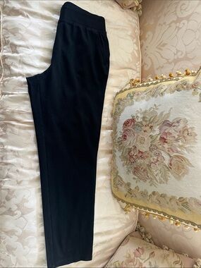 White House, Black market Black knit Stretch Pull-On Pants size 6